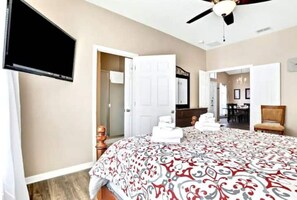 5 bedrooms, iron/ironing board, WiFi, bed sheets - Family Villa destination (Davenport)
