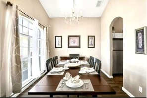 Dining - Family Villa destination (Davenport)