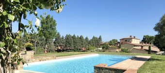 Elegant and spacious first floor apartment of 106 m2, composed of a large living room with fireplace, kitchen complete with dishwasher, microwave oven, electric oven, coffee machine, kettle, fridge and freezer.Indoor and outdoor dining area, a double bed