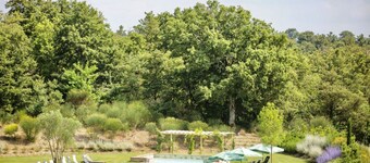 Elegant and spacious first floor apartment of 106 m2, composed of a large living room with fireplace, kitchen complete with dishwasher, microwave oven, electric oven, coffee machine, kettle, fridge and freezer.Indoor and outdoor dining area, a double bed