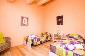 3 habitaciones, tabla de planchar con plancha, cuna de viaje y wifi 