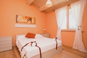 3 slaapkamers, een strijkplank/strijkijzer, reisbedje, wifi