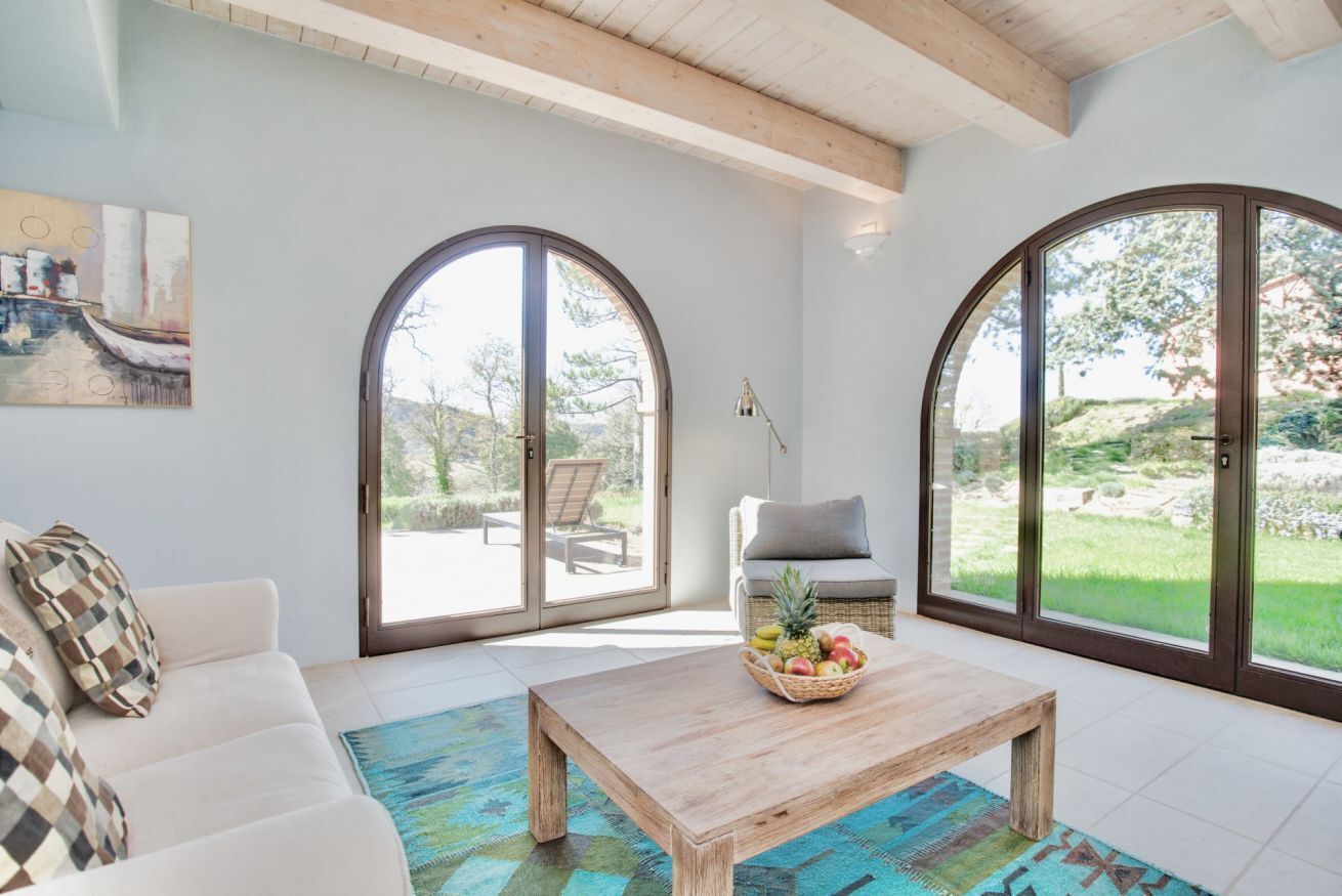 Fernseher, Kamin, DVD-Player