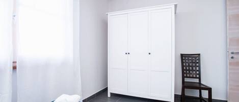 2 dormitorios, tabla de planchar con plancha, cuna de viaje y wifi