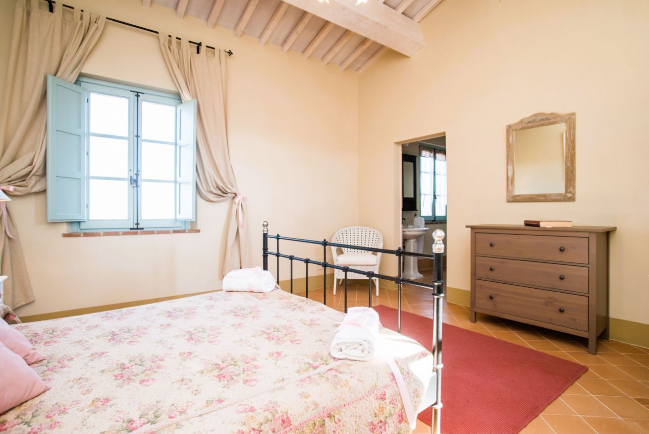 2 bedrooms, iron/ironing board, travel cot, WiFi