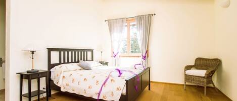 2 soverom, strykejern/-brett, reiseseng for barn og wi-fi