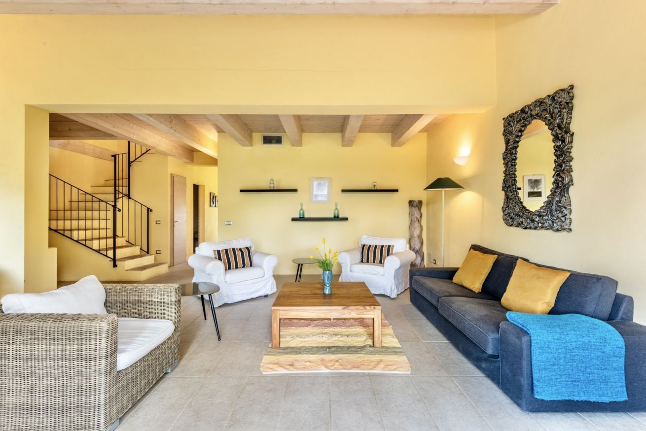 Fernseher, Kamin, DVD-Player