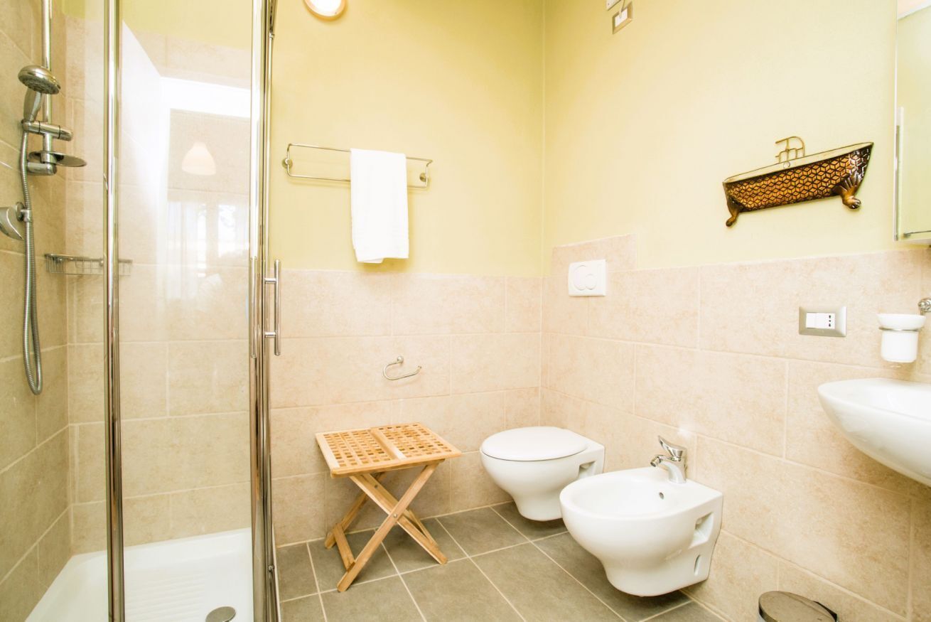 Badewanne, Haartrockner, Bidet, Handtücher