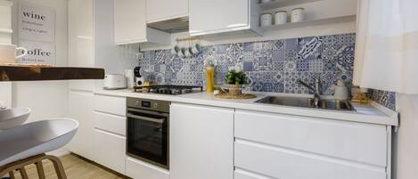 Refrigerador, horno, placa de cocina, lavavajillas