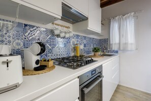 Fridge, oven, stovetop, dishwasher