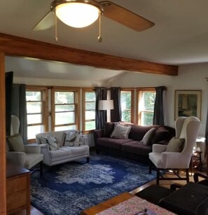 Smart-TV, DVD-Player, Bücher, Videothek