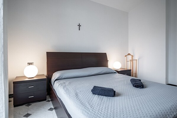 1 bedroom, iron/ironing board