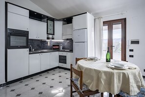 Fridge, microwave, oven, stovetop - GuestHost - Quartu Sant'Elena Bright Flat with Balcony! (Quartu Sant'Elena)