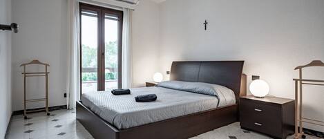 1 bedroom, iron/ironing board