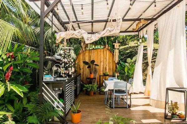Outdoor dining