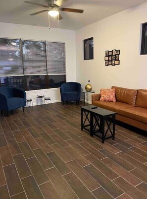 Smart TV - New Renovated Condo -Nardin Park Unit D (Detroit)