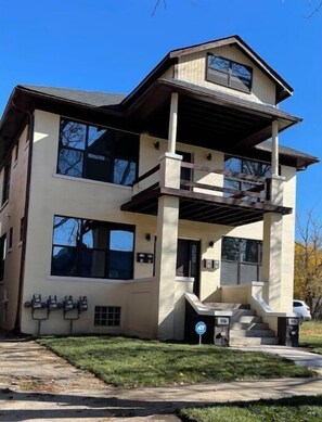 Exterior - New Renovated Condo -Nardin Park Unit D (Detroit)