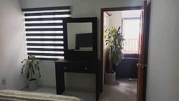 2 habitaciones, tabla de planchar con plancha y wifi gratis