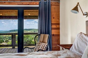 3 bedrooms, WiFi, bed sheets - *New| Stunning Views| Sleeps 10 (Fredericksburg)