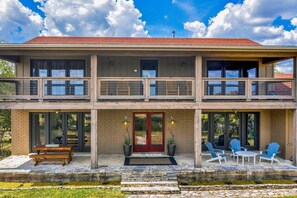 Exterior - *New| Stunning Views| Sleeps 10 (Fredericksburg)