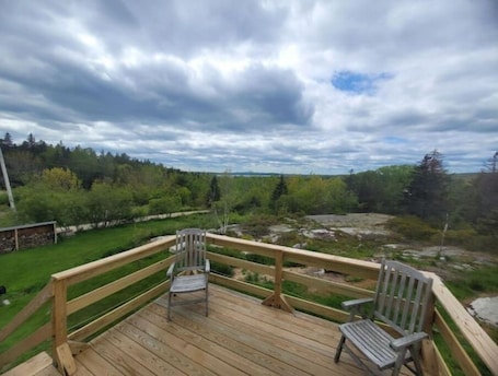 Terrace/patio. Cozy Little Carriage House with Spectacular Sunsets at The Rockbound House