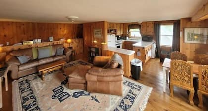 Cozy Little Carriage House with Spectacular Sunsets at The Rockbound House