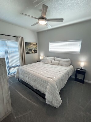 2 habitaciones, escritorio, tabla de planchar con plancha y wifi gratis 