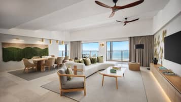 One Bedroom Presidential Suite Ocean Front | Bộ đồ giường cao cấp, minibar với thức uống miễn phí