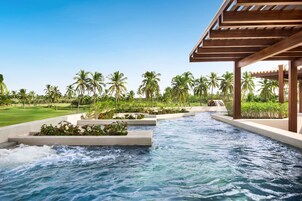 Couples treatment rooms, sauna, hot tub, Turkish bath, body treatments