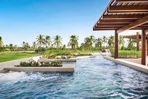 Salas de tratamiento para parejas, sauna y tina de hidromasaje