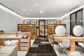 Couples treatment rooms, sauna, hot tub, Turkish bath, body treatments