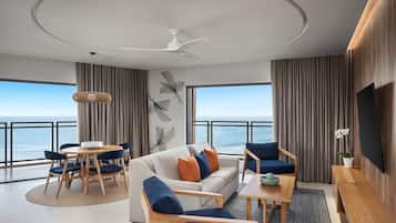Preferred Club Master Suite Ocean Front King | Living area