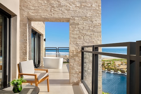 Preferred Club Premium Master Suite Ocean Front | 沙滩/海景