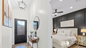 A bedroom with a bed, bedside tables, a ceiling fan, and a nightstand. - Modern 2-Bed Family Haven 🏡 Pet-Friendly + EV Charging 🐾⚡ (San Jose)