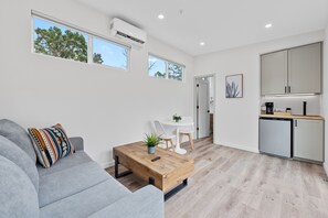 TV - Modern, Luxurious Tiny Home at The Cedars Ranch (Wimberley)