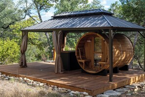 Property grounds - Modern, Luxurious Tiny Home at The Cedars Ranch (Wimberley)