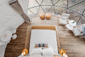 1 bedroom, travel crib, free WiFi, bed sheets - Unique, Luxurious XL Geodome at The Cedars Ranch (Wimberley)