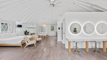 1 Schlafzimmer, Schreibtisch, Reisekinderbett, kostenloses WLAN