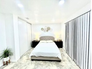 1 habitación, tabla de planchar con plancha y wifi 