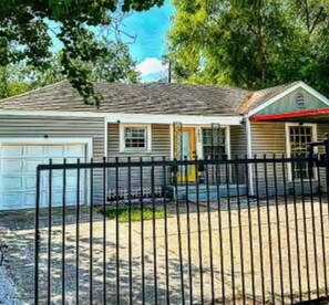 Exterior - Welcome to the Retreat at Jean street  (Houston)