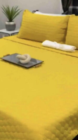 Room - Welcome to the Retreat at Jean street  (Houston)