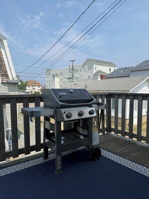 Property grounds - Huge Beach House with 2 car garage (Hampton)