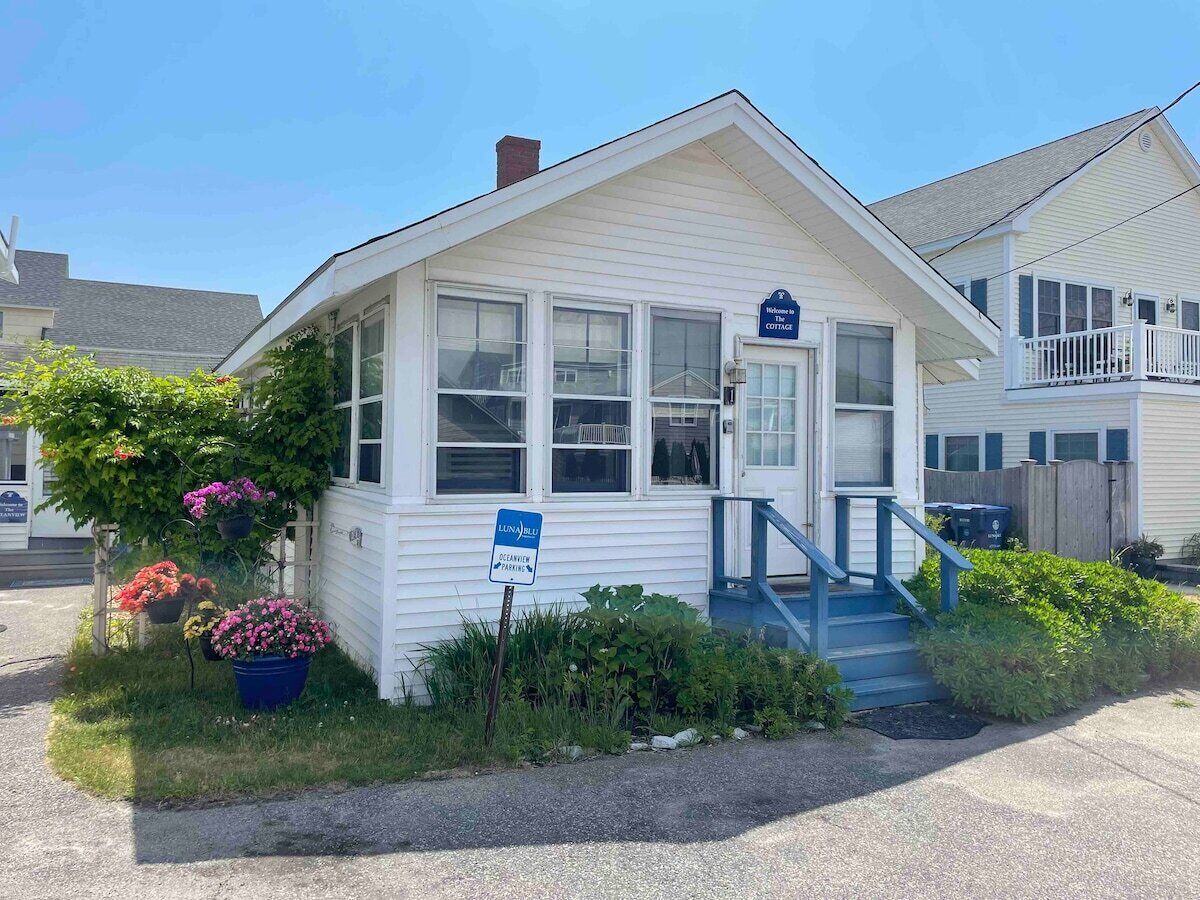 Beautiful Waterfront Beach Cottage