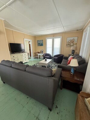 Smart TV y futbolito 