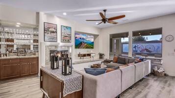 Smart TV, fireplace, video games, table tennis