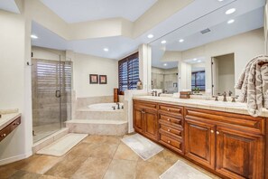 Shower, hair dryer, towels, soap - Flex Check-In/Out; Epic Family Getaway--Racetrack, Free Pool Heat, Pet Friendly (Indio)
