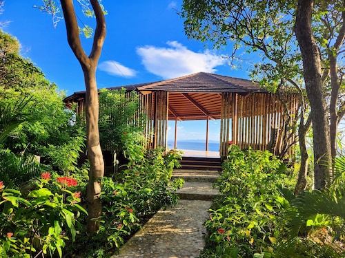 FOREST VIEW AND OCEANFRONT VIEW - SEVERAL OUTDOOR SPACES  - DIRECT BEACH ACCESS