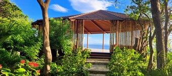 FOREST VIEW AND OCEANFRONT VIEW - SEVERAL OUTDOOR SPACES - DIRECT BEACH ACCESS