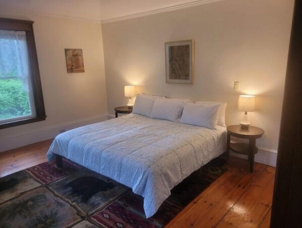 4 bedrooms, travel crib, WiFi, bed sheets