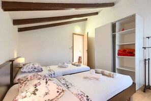 4 عدّة غرف نوم وخدمة الإنترنت